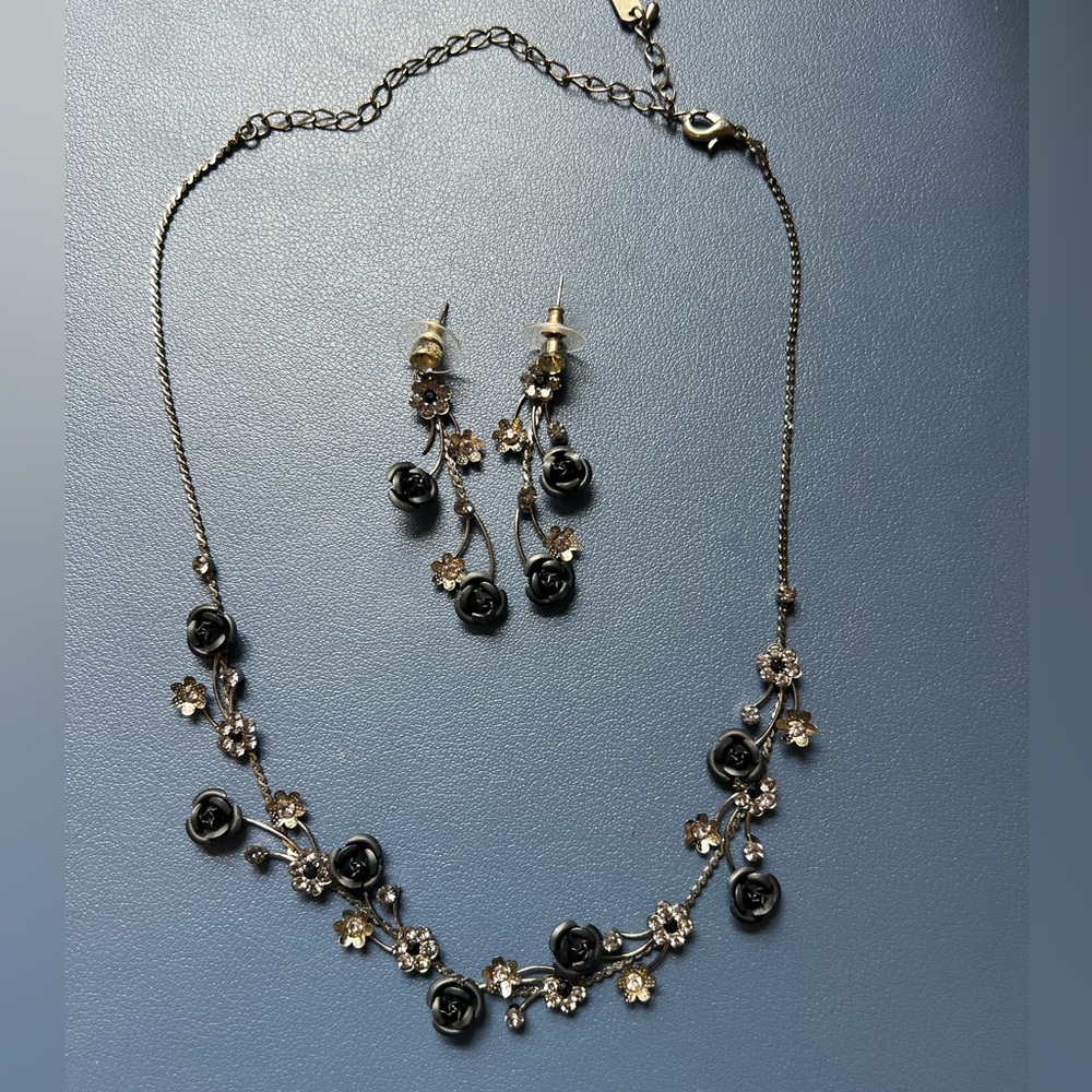 Lot of jewelry, Marc Jacobs, Alex and ani, and more - Picture 3 of 16